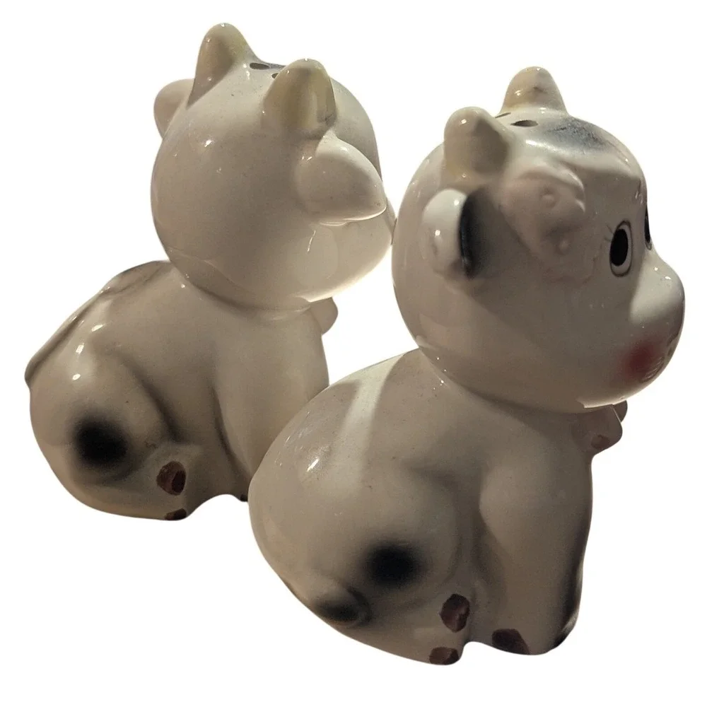 Vintage‎ Ceramic Anthropomorphic Cow Salt & Pepper Shakers Farmhouse Set